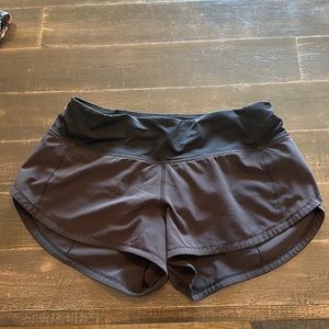 Black Lululemon speed up short